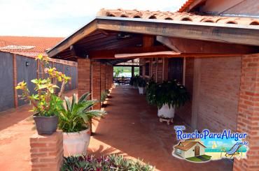 Rancho Tropical para Alugar em Miguelopolis - Varanda da Casa